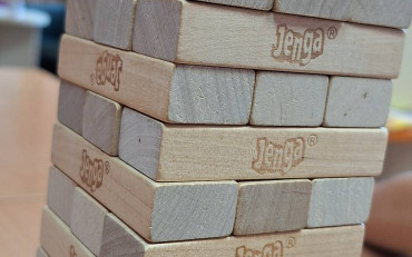Jenga i turniej gier planszowych w bibliotece