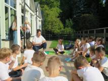 Wspólne czytanie na tarasie