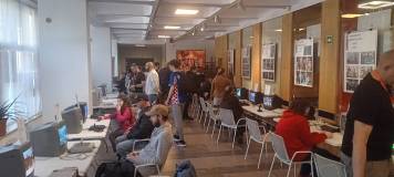 Uczestnicy podczas 1. Koszalińskiego Turnieju Gier 8-bitowych w ramach Good Vibe Festival