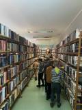 Szukanie grzybków ukrytych w bibliotece