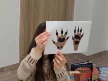 Bibliotekarka Monika podczas lekcji