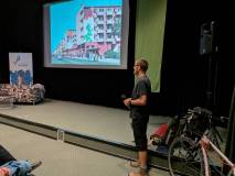 Piotr Strzeżysz podczas prelekcji