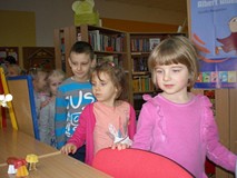 PRZEDSZKOLAKI W BIBLIOTECE