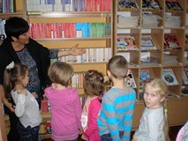 PRZEDSZKOLAKI W BIBLIOTECE