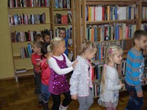 PRZEDSZKOLAKI W BIBLIOTECE