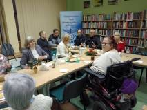 Rozmowy uczestników.