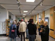 Uczestnicy wydarzenia dyskutują o pracach