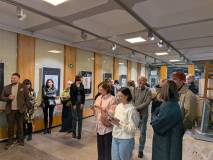 Uczestnicy wydarzenia podczas otwarcia wystawy.