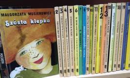 Na zdjęciu książki Małgorzaty Musierowicz z cyklu Jeżycjady.