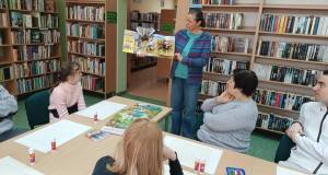 Wspólne czytanie książki Niezwykłe zwierzęta.