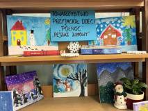 Prace plastyczne dzieci z Towarzystwa Przyjaciół Dzieci w bibliotece