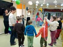 Dzieci w trakcie zabawy 