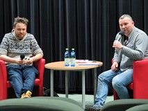 Ziemowit Szczerek odwiedził bibliotekę
