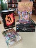 Książki Srebrne krzesło, Igrzyska śmierci, Harry Potter i kamień filozoficzny, Odwet, Przebudzenie, 