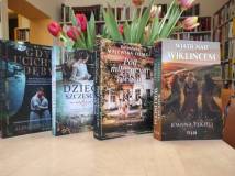 Gdy ucichną dęby - Aleksandra Palasek,
Dzieci szczęścia - Weronika Wierzchowska, Pod milczącym nieb