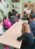 Wspólne czytanie książki Biblioteka Astrid.