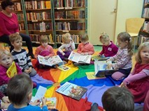 ZIMOWE ZABAWY W BIBLIOTECE