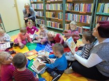 ZIMOWE ZABAWY W BIBLIOTECE