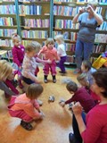 ZIMOWE ZABAWY W BIBLIOTECE