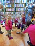 ZIMOWE ZABAWY W BIBLIOTECE