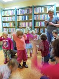 ZIMOWE ZABAWY W BIBLIOTECE