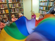ZIMOWE ZABAWY W BIBLIOTECE
