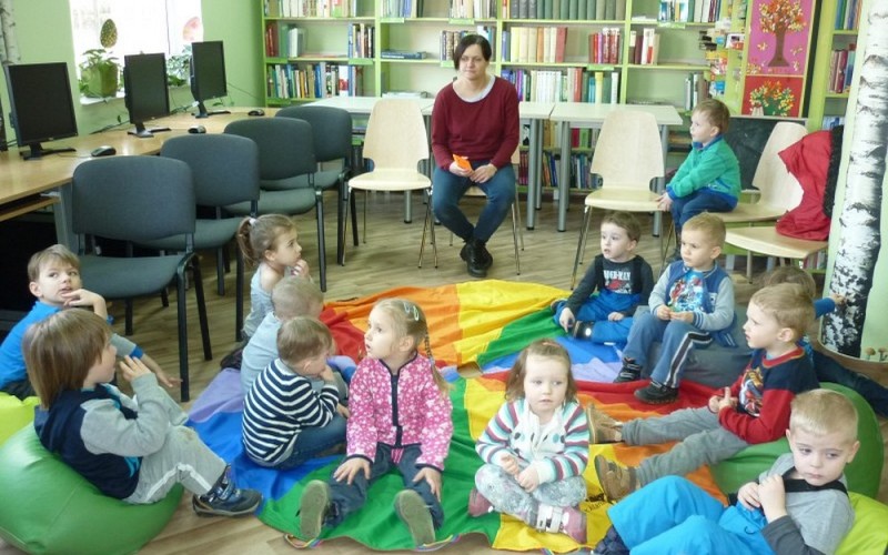 Najmłodsi w bibliotece