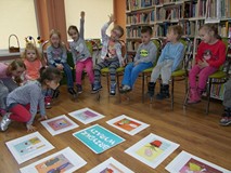 „Pszczółki” w bibliotece