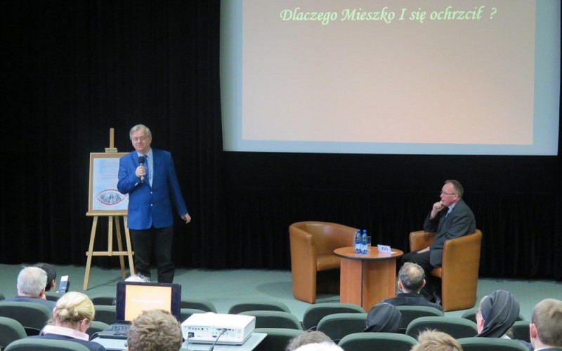 Dlaczego Mieszko I się ochrzcił?