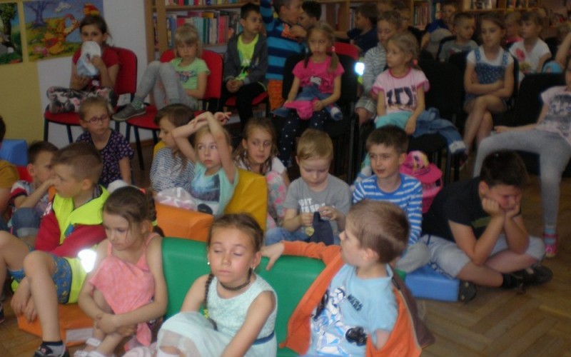TYDZIEŃ BIBLIOTEK - „CIEKAWI GOŚCIE W BIBLIOTECE - PAN STRAŻAK”