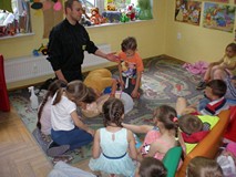 TYDZIEŃ BIBLIOTEK - „CIEKAWI GOŚCIE W BIBLIOTECE - PAN STRAŻAK”