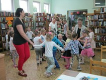 Przedszkolaki w bibliotece