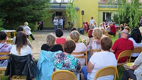 Promocja książek M. Omilianowicz, wystawa prac G.Grabowskiej i recital E.Okupskiej w filii nr 9