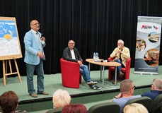 Język w akcji - Dzień II, spotkania z Krystyną Maksymowicz, Henrykiem Sawką i Michałem Ogórkiem