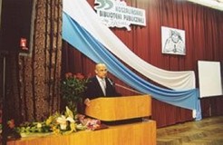 Powitanie gości przez dyrektora Koszalińskiej Biblioteki Publicznej, Andrzeja Ziemińskiego