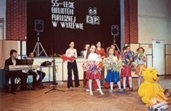 Dziecięcy zespół z Manowa w wykonaniu piosenki o Kubusiu Puchatku