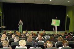 Prezydent Koszalina Mirosław Mikietyński na konferencji „Biblioteki Koszalina”