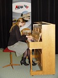 Koncert chopinowski dla niepełnosprawnych w bibliotece