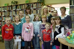 Spotkanie z Beatą Ostrowicką w Dobrzycy, Filii Gminnej Biblioteki Publicznej w Będzinie