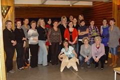 Uczestniczki warsztatów plastycznych w Koszalińskiej Bibliotece Publicznej