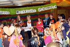 Kolorowi czytelnicy powiatu koszalińskiego w Koszalińskiej Bibliotece Publicznej