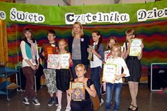 Kolorowi czytelnicy powiatu koszalińskiego w Koszalińskiej Bibliotece Publicznej