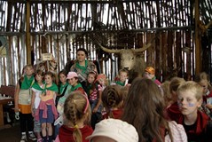 Uczestnicy wakacji z biblioteki koszalińskiej w Zieleniewie