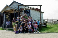Uczestnicy wakacji z biblioteki koszalińskiej w Zieleniewie