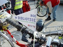Rowerowy start Nocy w Bibliotece w Koszalińskiej  Bibliotece Publicznej