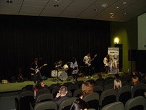 Kapele rockowe w czasie nocy w KBP