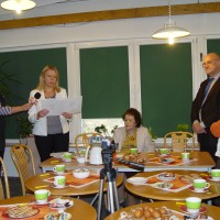 Maria Hudymowa, nestorka koszalińskiego bibliotekarstwa, otrzymuje dyplom Honorowego Członkostwa SBP