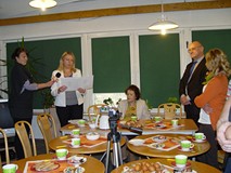 Maria Hudymowa, nestorka koszalińskiego bibliotekarstwa, otrzymuje dyplom Honorowego Członkostwa SBP