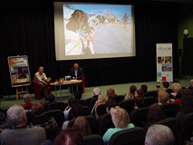 Marcin Kydryński promujący książkę w Koszalińskiej Biblioteki Publicznej