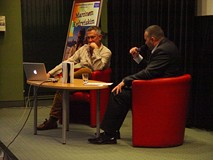 Marcin Kydryński promujący książkę w Koszalińskiej Biblioteki Publicznej